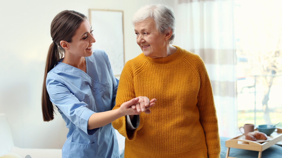 Adult Daycare vs. In-Home Care: Which One Is Better?